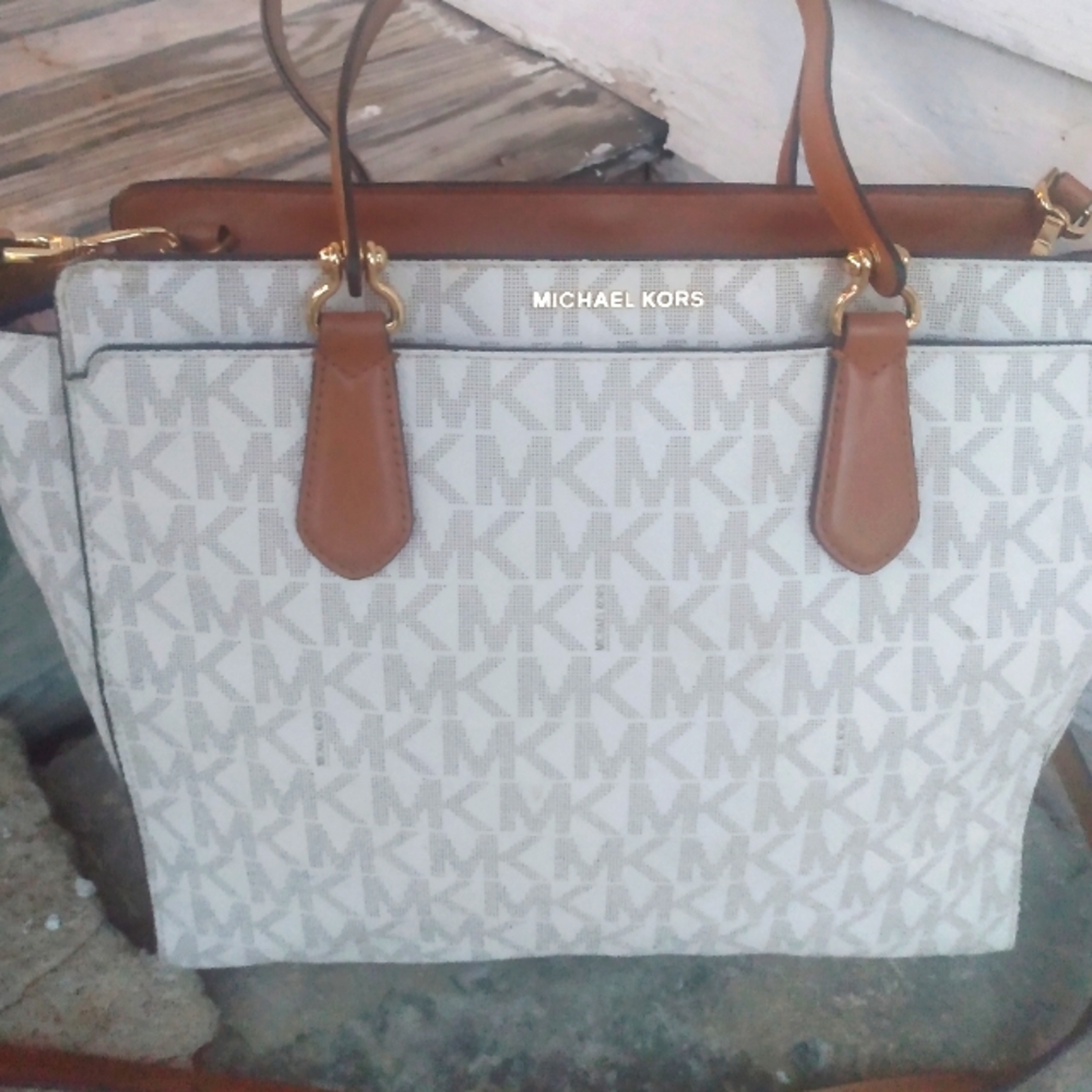 Michael Kors Dee Dee large signature convertible tote
